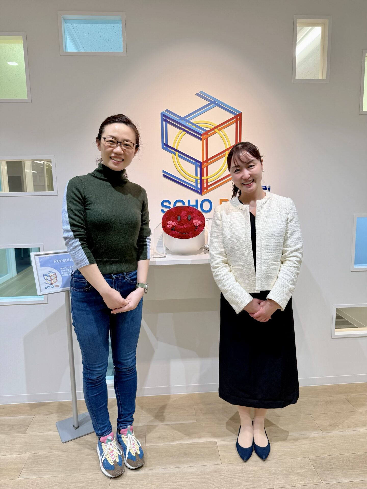 弊社代表と外部マナー講師の鈴木先生